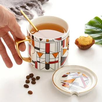 350ML Geometrik Seramik Kahve kapaklı bardak Ve Kaşık Modern Sanat Lüks Kupa Altın Kahvaltı süt kupası Çift Yaratıcı Hediye