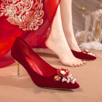 Düğün Ayakkabı kadın Seksi ince Topuklu Yüksek Topuklu 2023 Yeni İnci Çiçek dekor süet tek ayakkabı Çin Nedime Elbisesi Ayakkabı