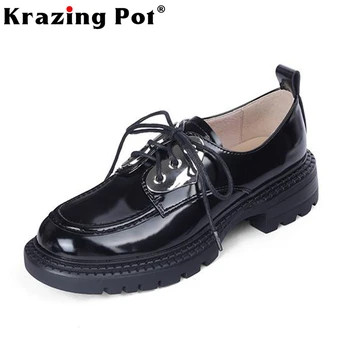 Krazing Pot Tam Tahıl Deri Yuvarlak Ayak Med Topuklu loafer ayakkabılar Platformu Eğlence Tiki Tarzı Perçinler Çapraz bağlı Kızlık Pompaları