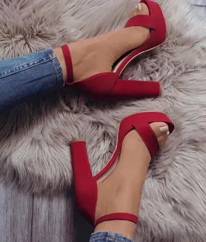 Ünlü Extreme Yüksek Topuklar Kırmızı Moda Bayan Ayakkabı Peep-toe Pompaları Seksi Süper Yüksek Platformu Topuklar Vogue Ayak Bileği Sapanlar Sandalet
